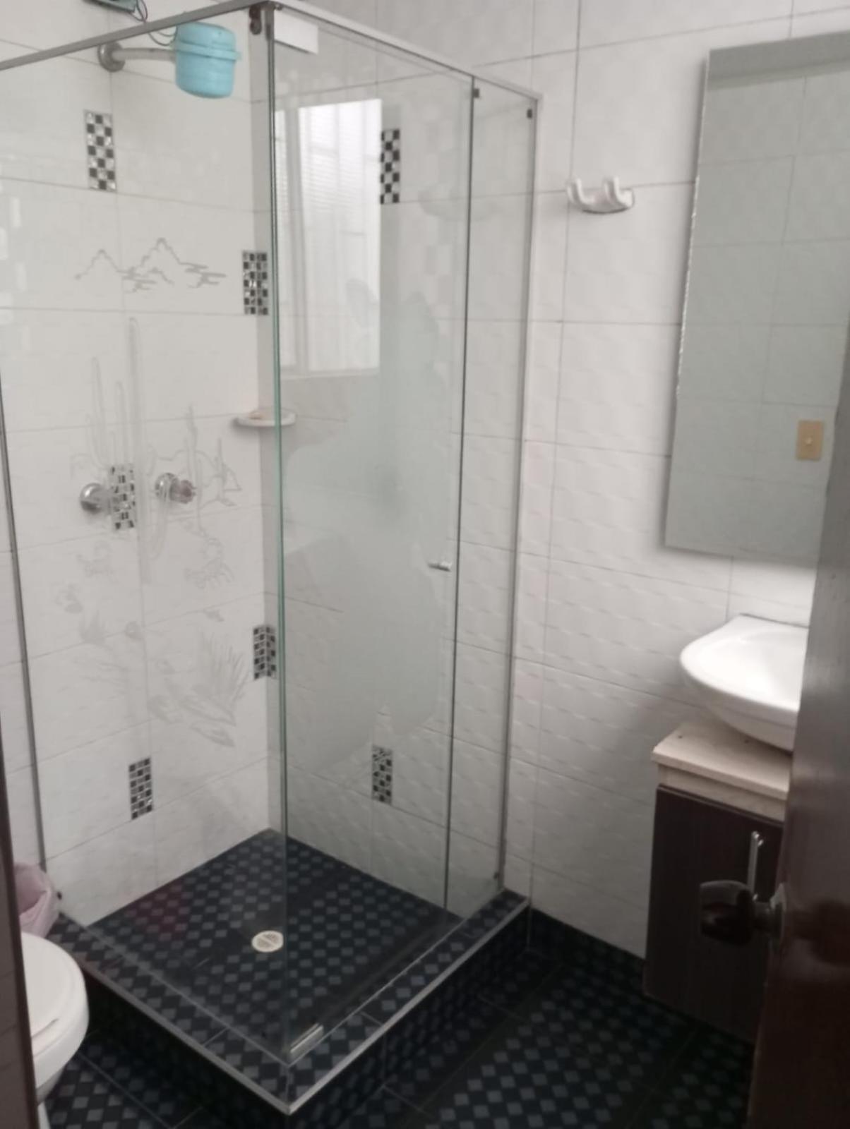 Con Bano Privado Cerca Al Aeropuerto *