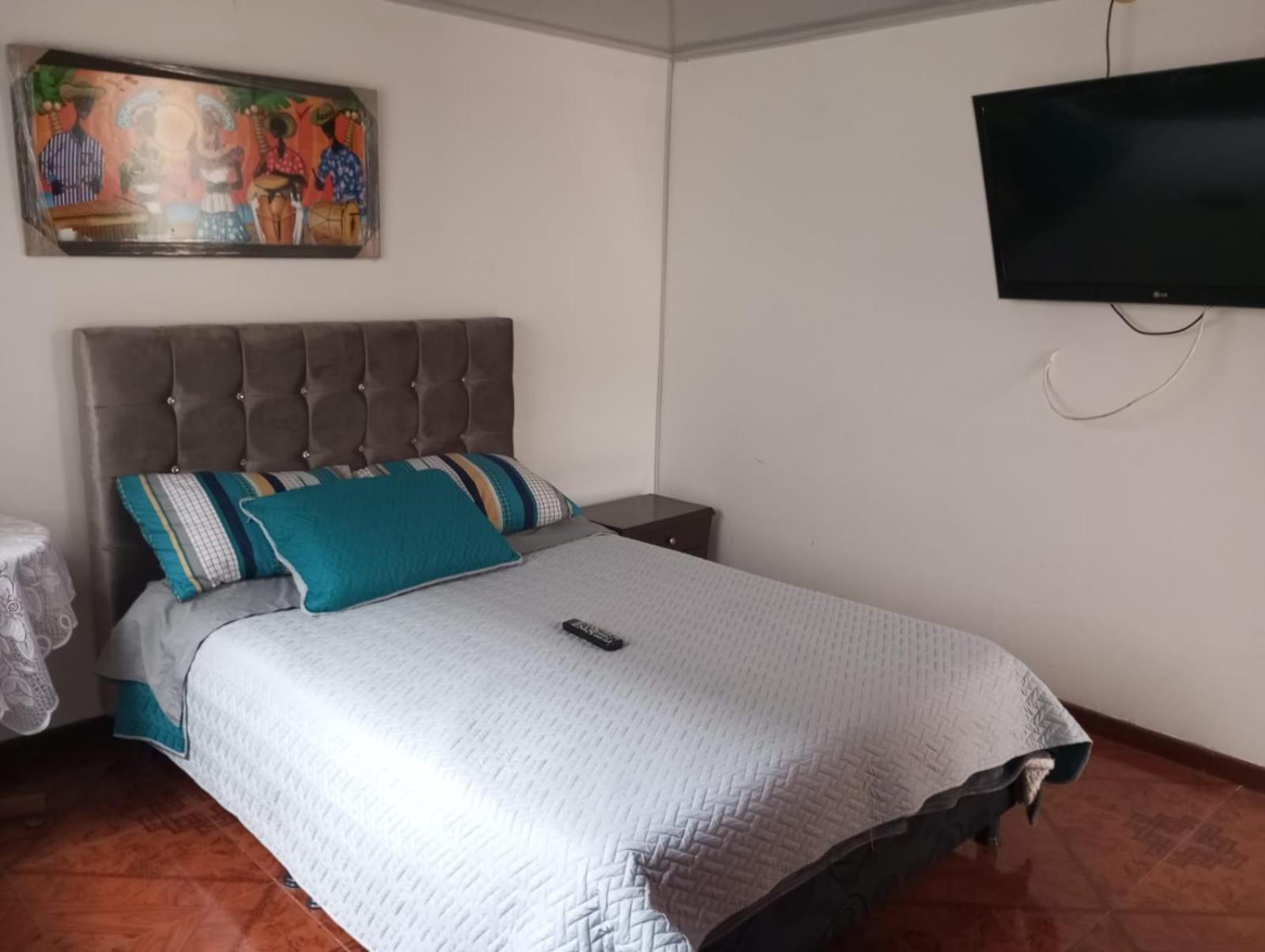 Con Bano Privado Cerca Al Aeropuerto Privatunterkunft